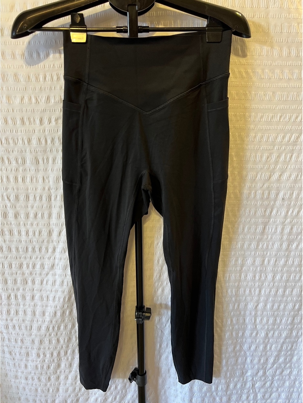 Halara Butt Lift Tummy Control 7/8 Leggings — Black — M